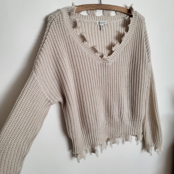 Versona distressed knit sweater - Picture 3 of 5